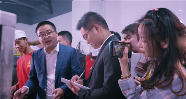 串串香加盟成功案例：普通人如何实现门店盈利